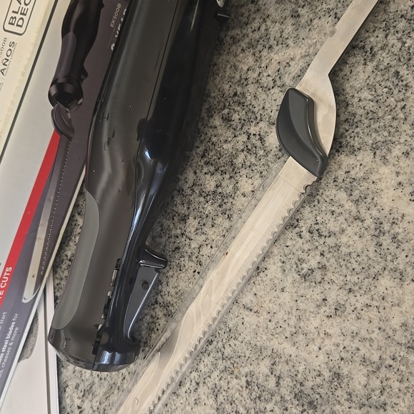 BLACK+DECKER Comfort Grip 9 Inch Electric Knife - Picture 4 of 11